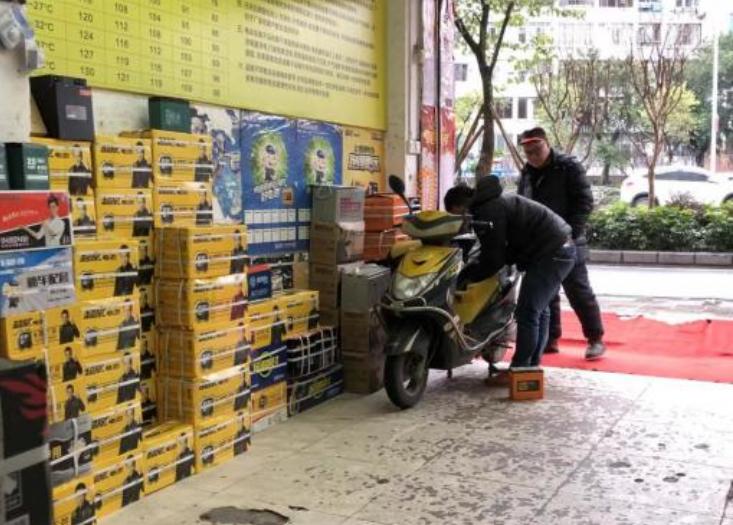 电瓶电池换车能用吗_换电瓶可以用多久_电瓶车换电池